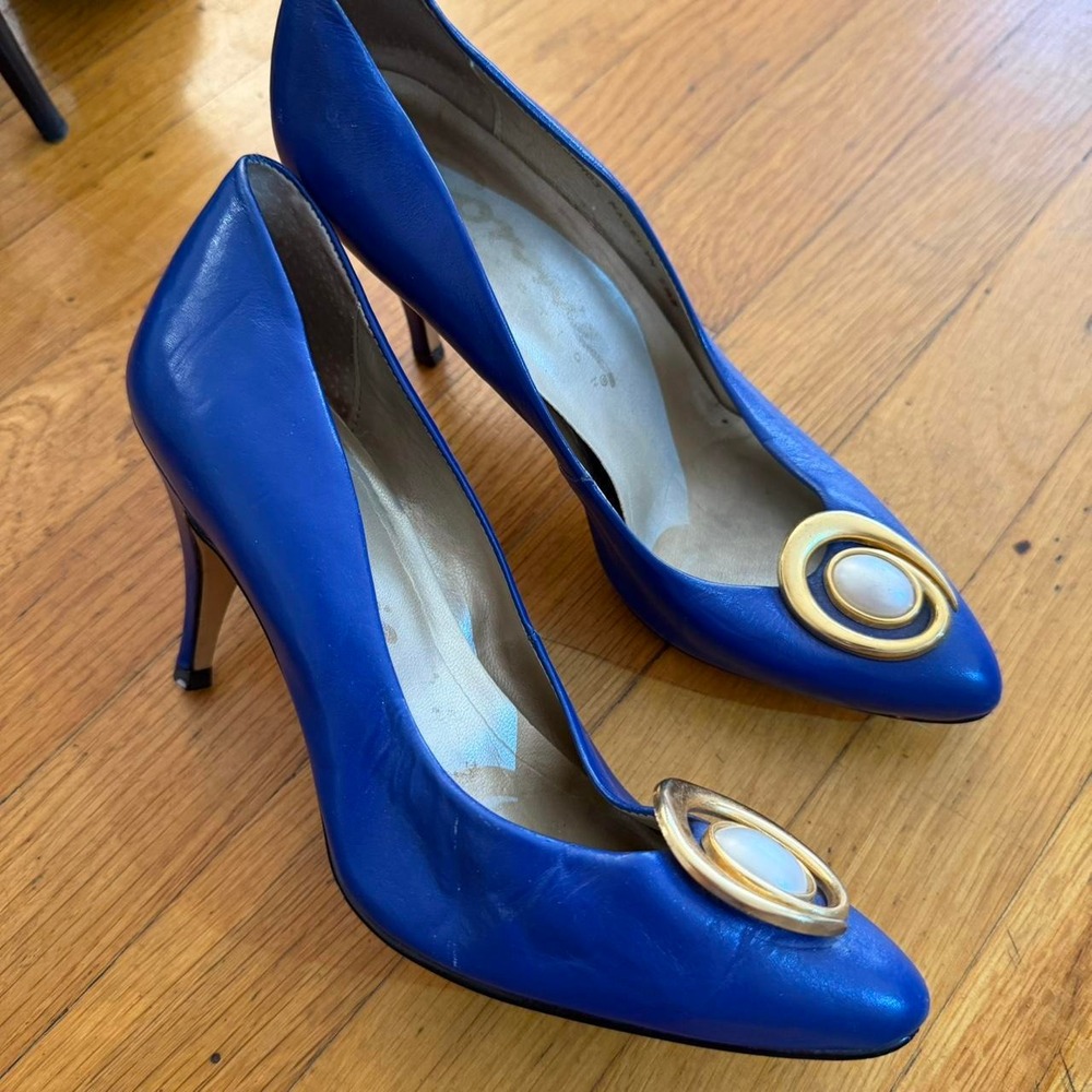 Connie Collection Vintage Blue Leather Pearl Gold Brooch Kitten Heels Brazil 5.5